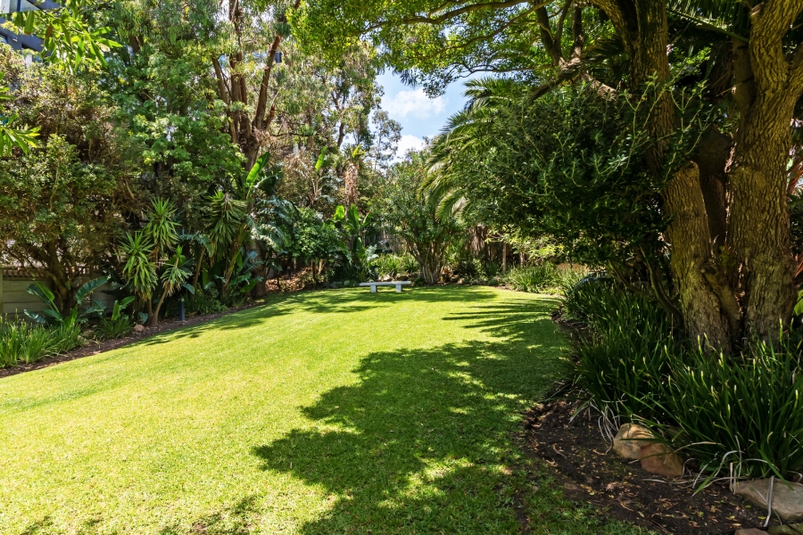 3 Bedroom Property for Sale in Sea Point Western Cape